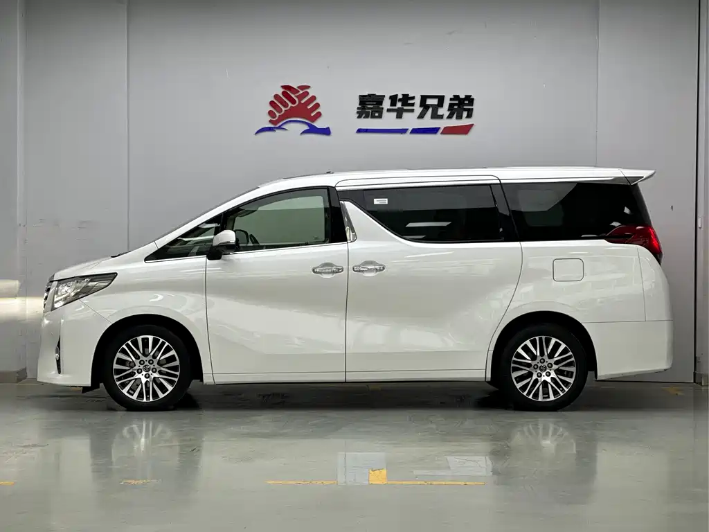 Toyota Alphard — миниатюра 8