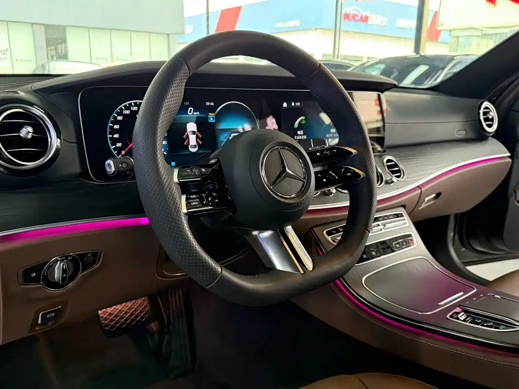 Mercedes-Benz E-Class — миниатюра 9