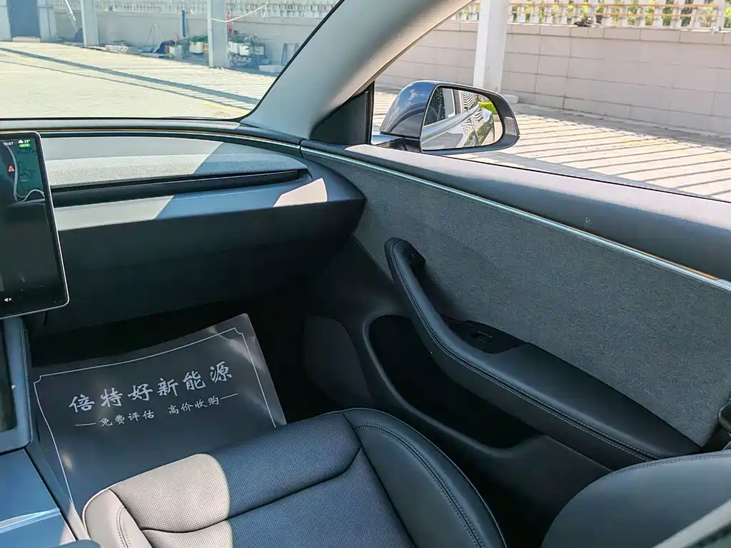 Tesla Model 3 — миниатюра 22