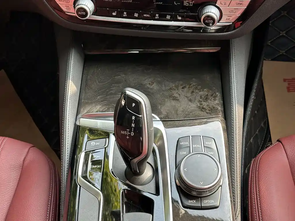 BMW 5 Series — миниатюра 20