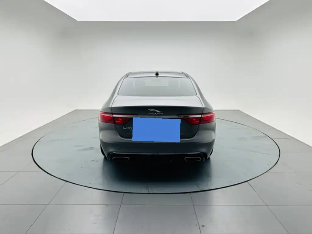 Jaguar XFL — миниатюра 4