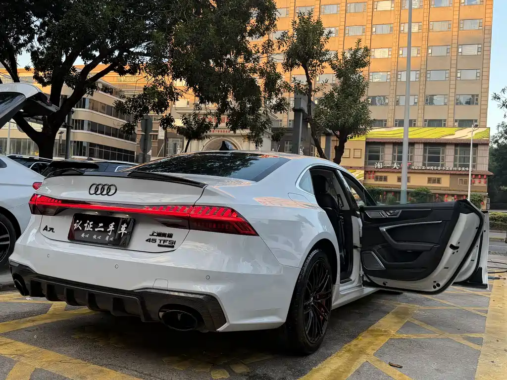 AUDI A7L