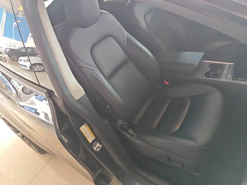 Tesla Model Y — миниатюра 25