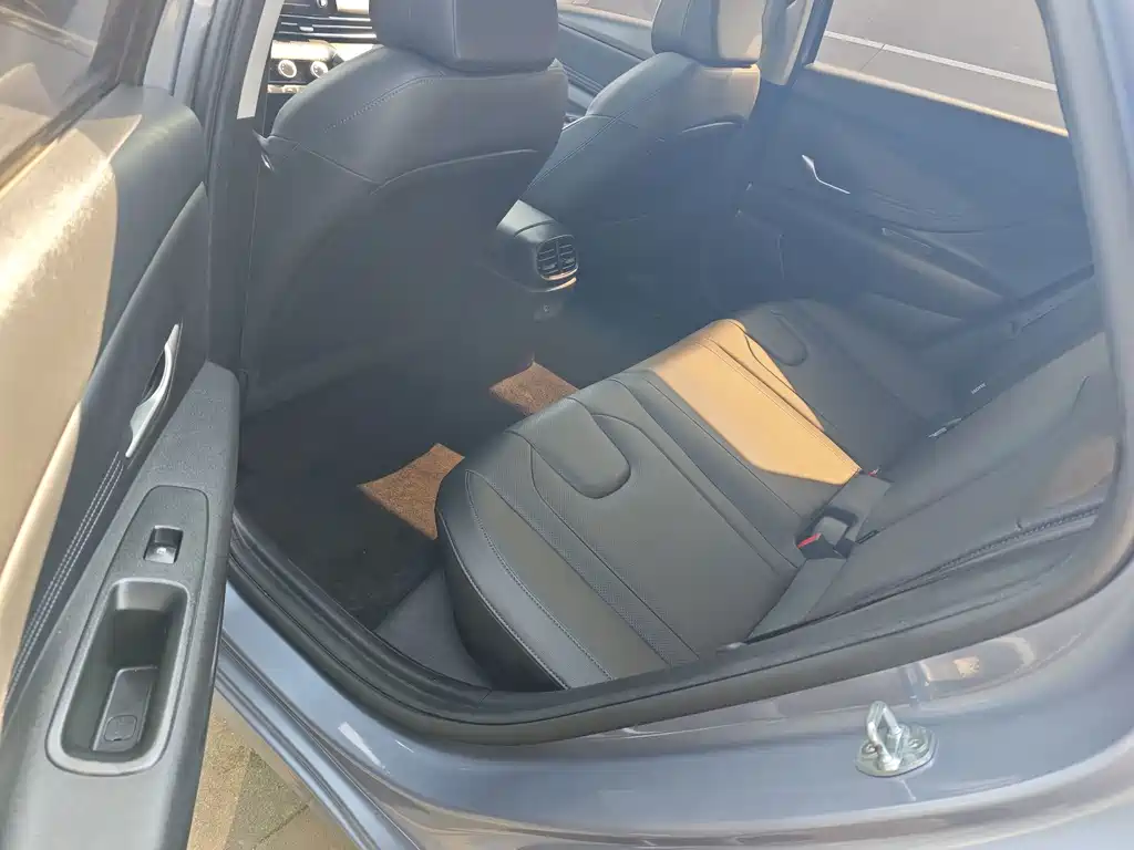 Hyundai Elantra — миниатюра 5