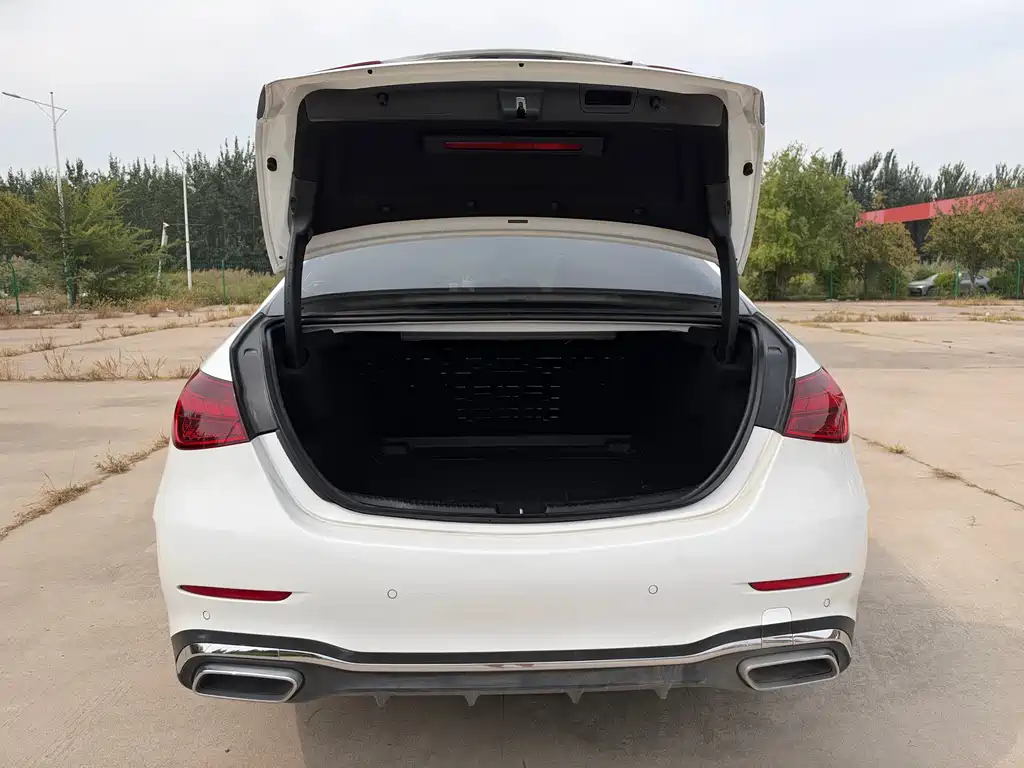 Mercedes-Benz C-Class — миниатюра 16