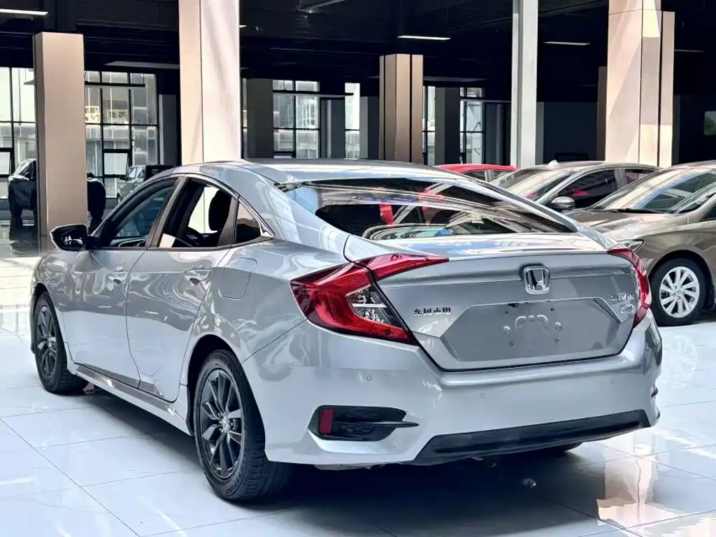 Honda Civic — миниатюра 5