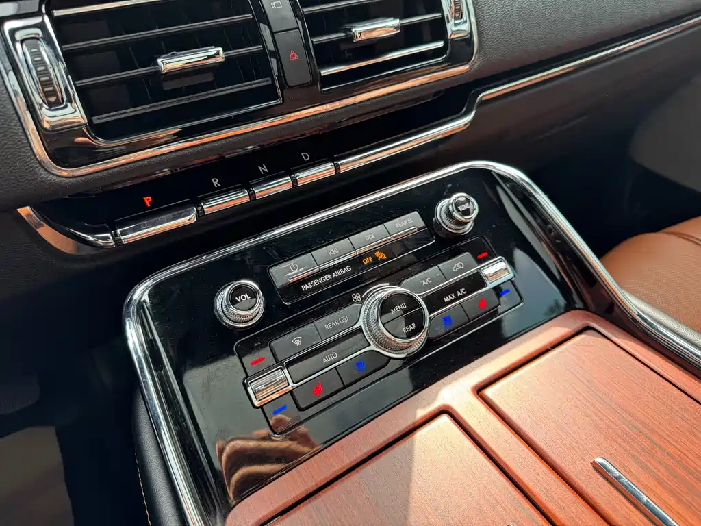 Lincoln Navigator — миниатюра 6