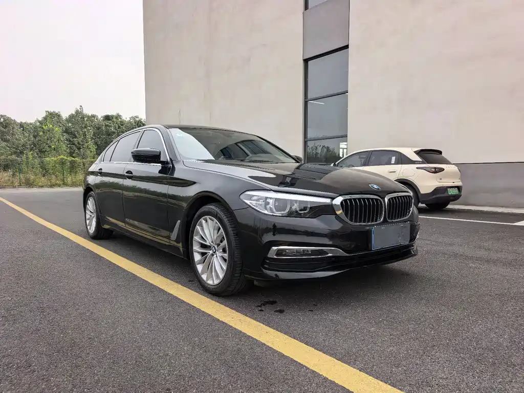BMW 5 Series — миниатюра 3