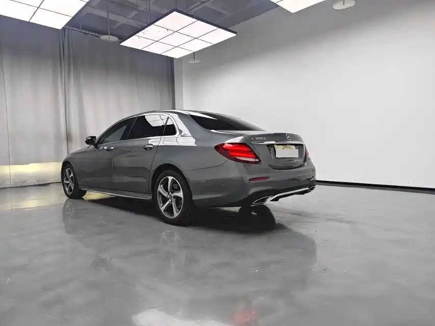 Mercedes-Benz E-Class — миниатюра 9