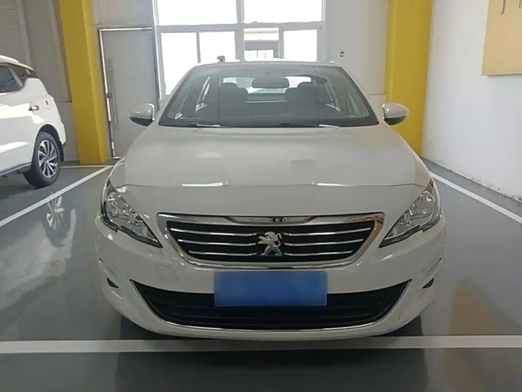 Peugeot 408 2015 1.2T AT Luxury
