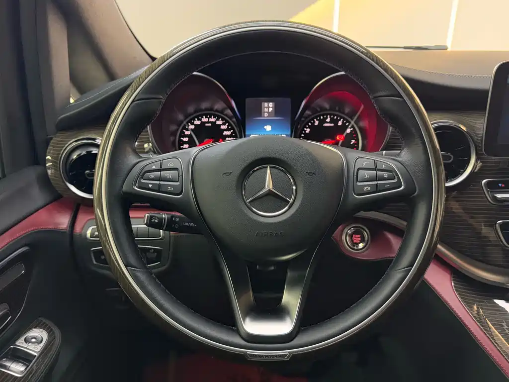 Mercedes-Benz V-Class — миниатюра 28