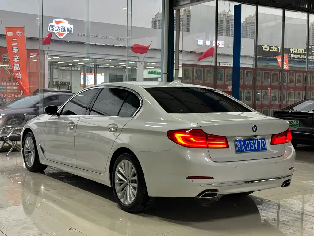 BMW 5 Series — миниатюра 14