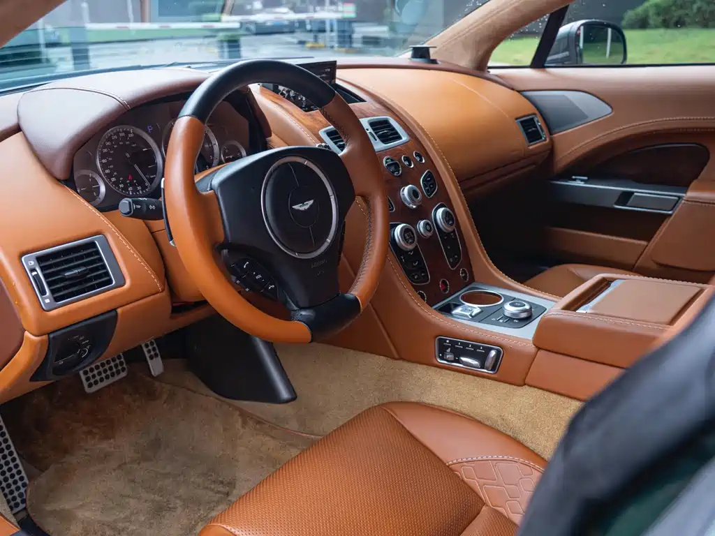 Aston Martin Rapide — миниатюра 10