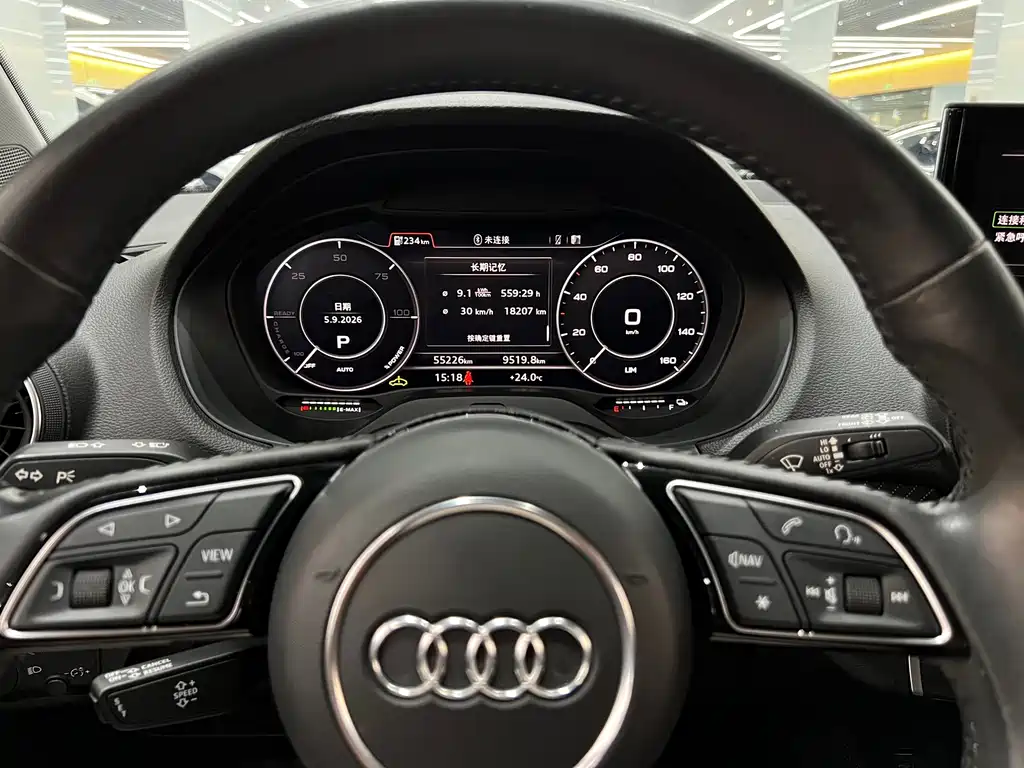 Audi Q2L e-tron — миниатюра 12