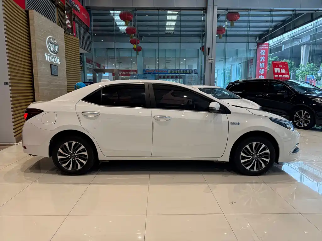 Toyota Corolla Hybrid — миниатюра 5