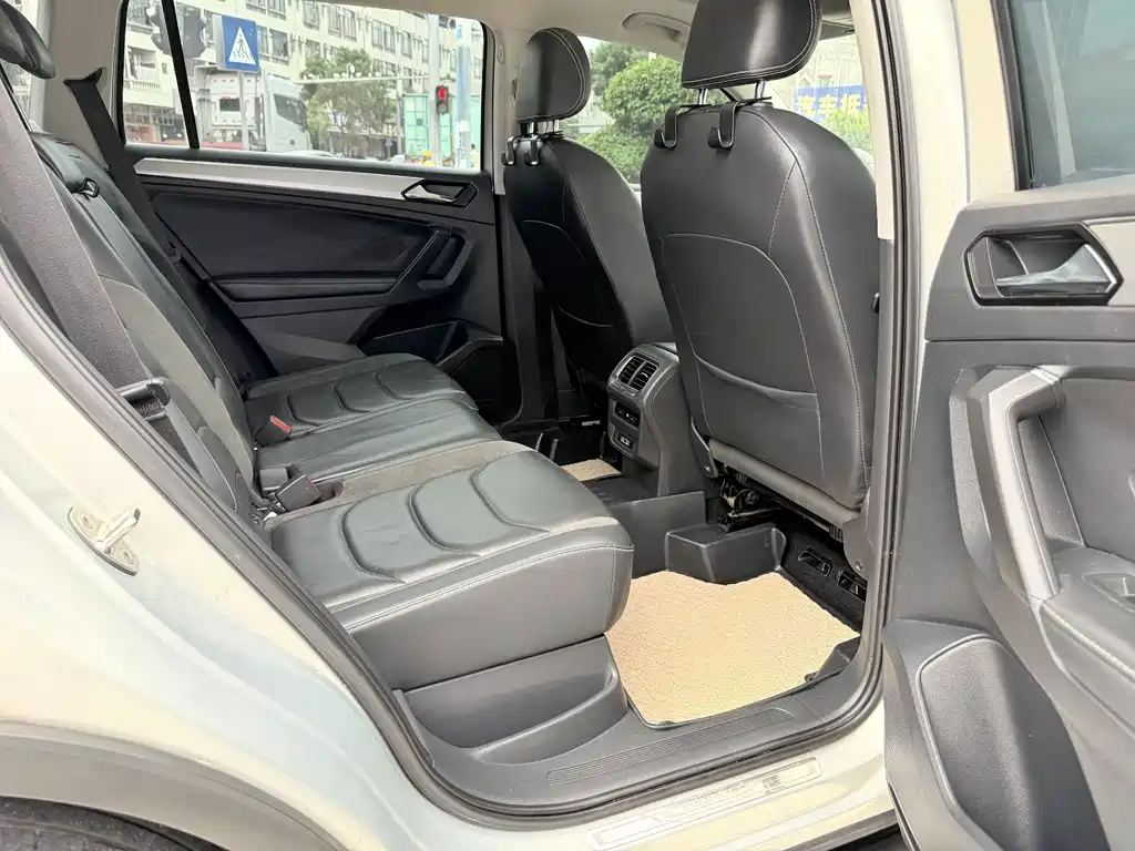 Volkswagen Tiguan L — миниатюра 8