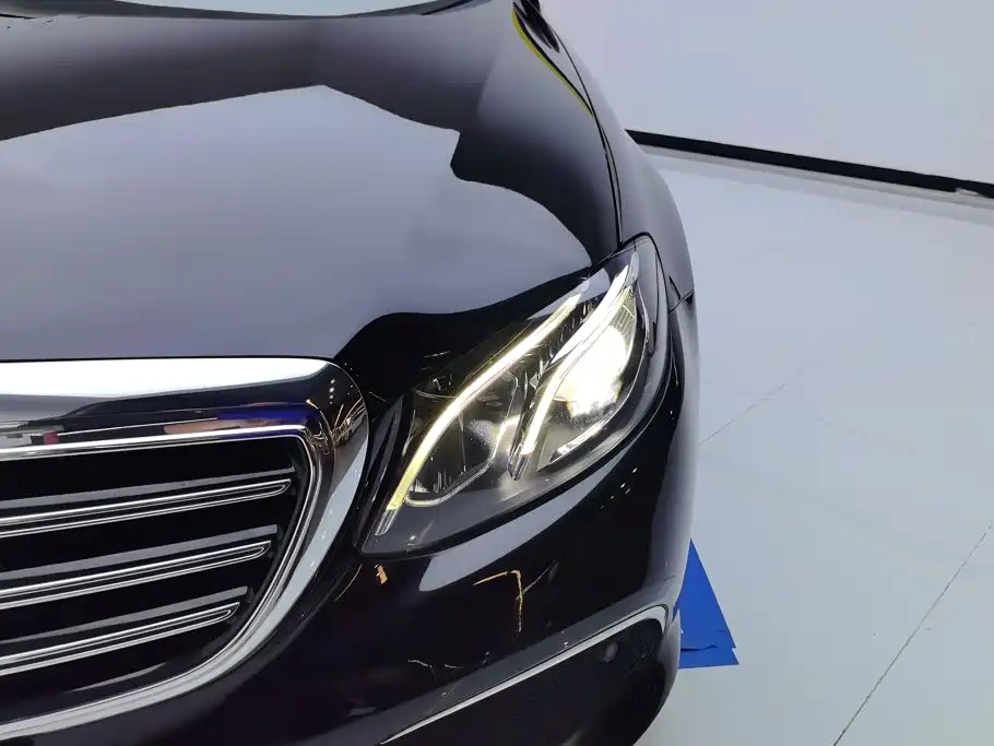 Mercedes-Benz E-Class — миниатюра 5
