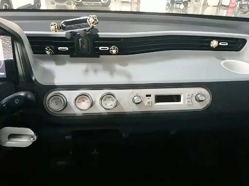 Wuling MINIEV — миниатюра 13