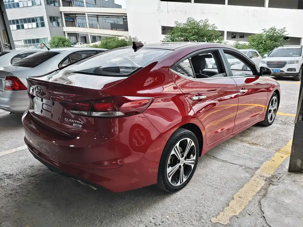 Hyundai Elantra — миниатюра 9