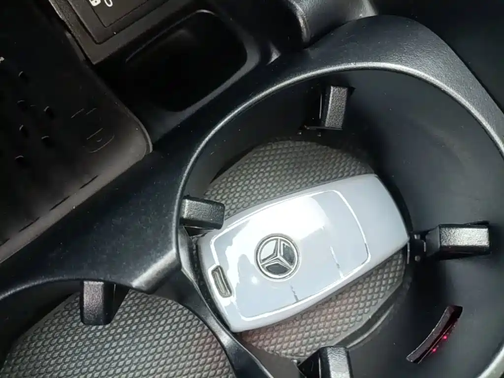 Mercedes-Benz E-Class — миниатюра 9