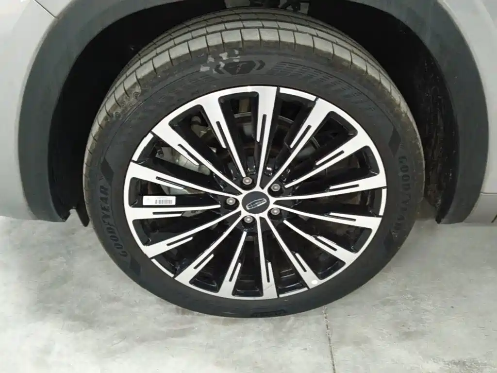 Geely Xingyue L — миниатюра 23