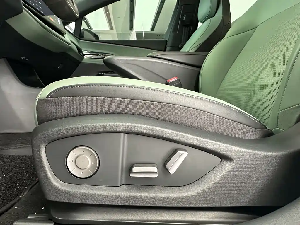 Hongqi Hongqi EH7 — миниатюра 13