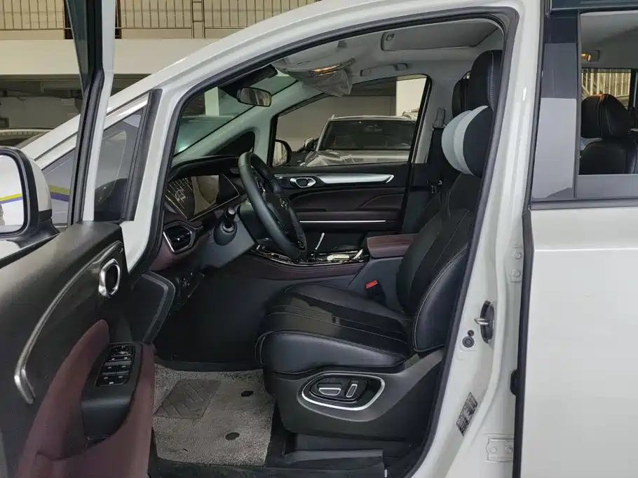 GAC Motor Trumpchi M6 — миниатюра 9