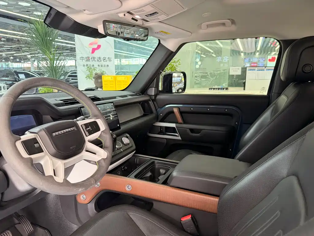 Land Rover Defender — миниатюра 9