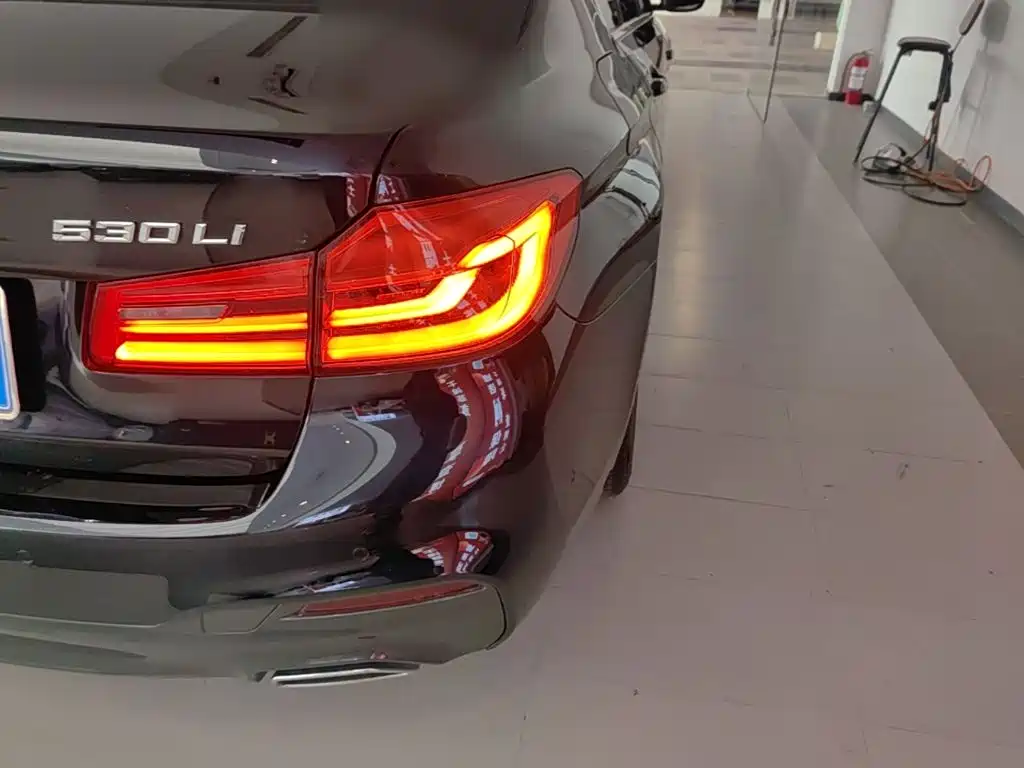 BMW 5 Series — миниатюра 8