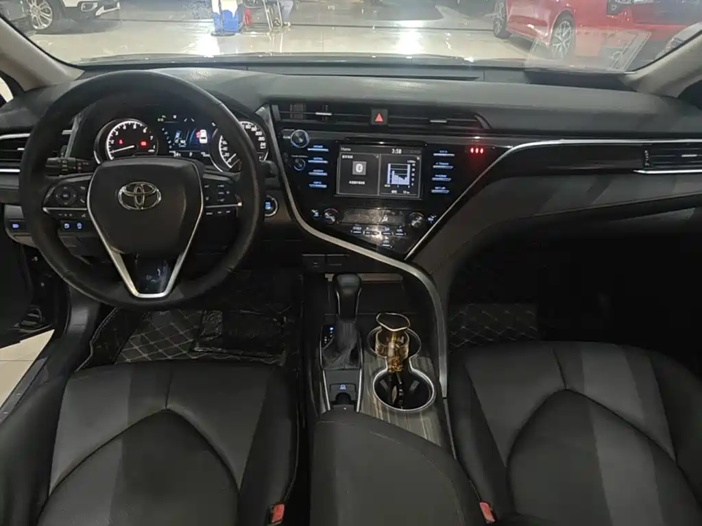Toyota Camry — миниатюра 10