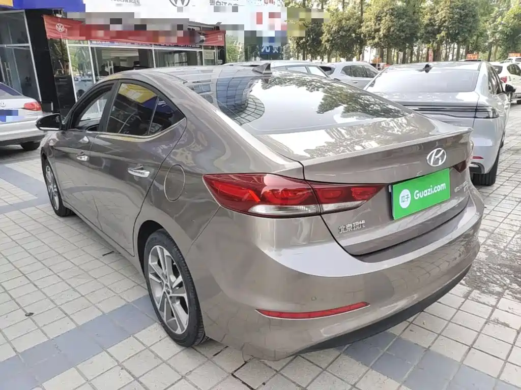 Hyundai Elantra — миниатюра 5
