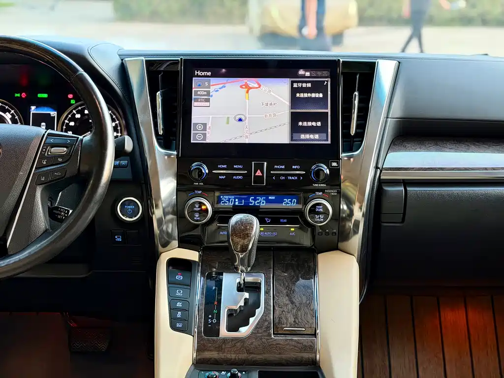 Toyota Alphard — миниатюра 14