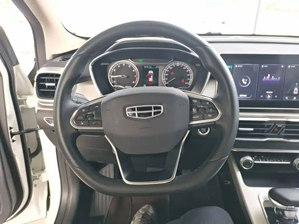 Geely Binyue — миниатюра 11