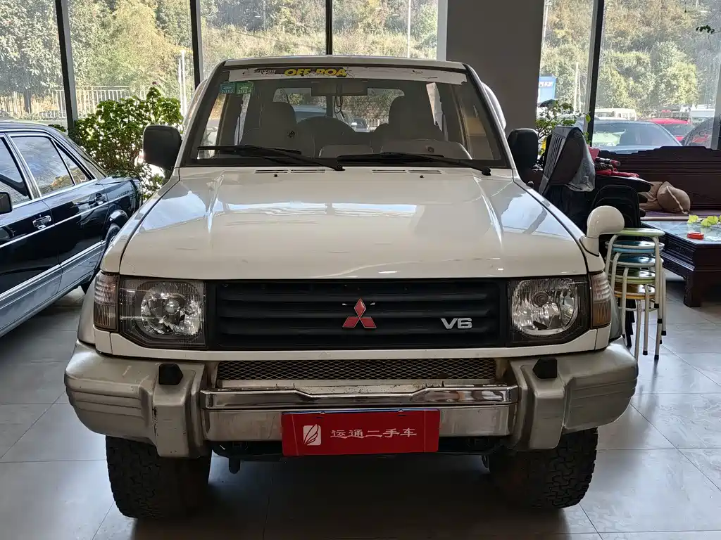 Mitsubishi Pajero (Import) 1996