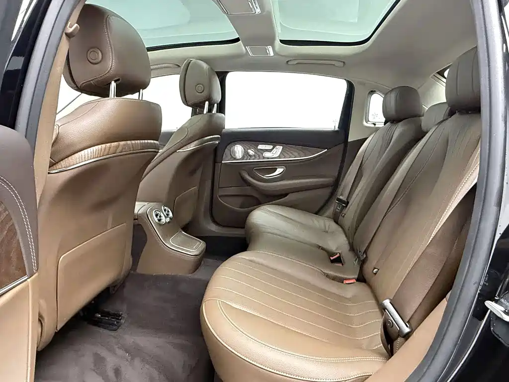 Mercedes-Benz E-Class — миниатюра 6
