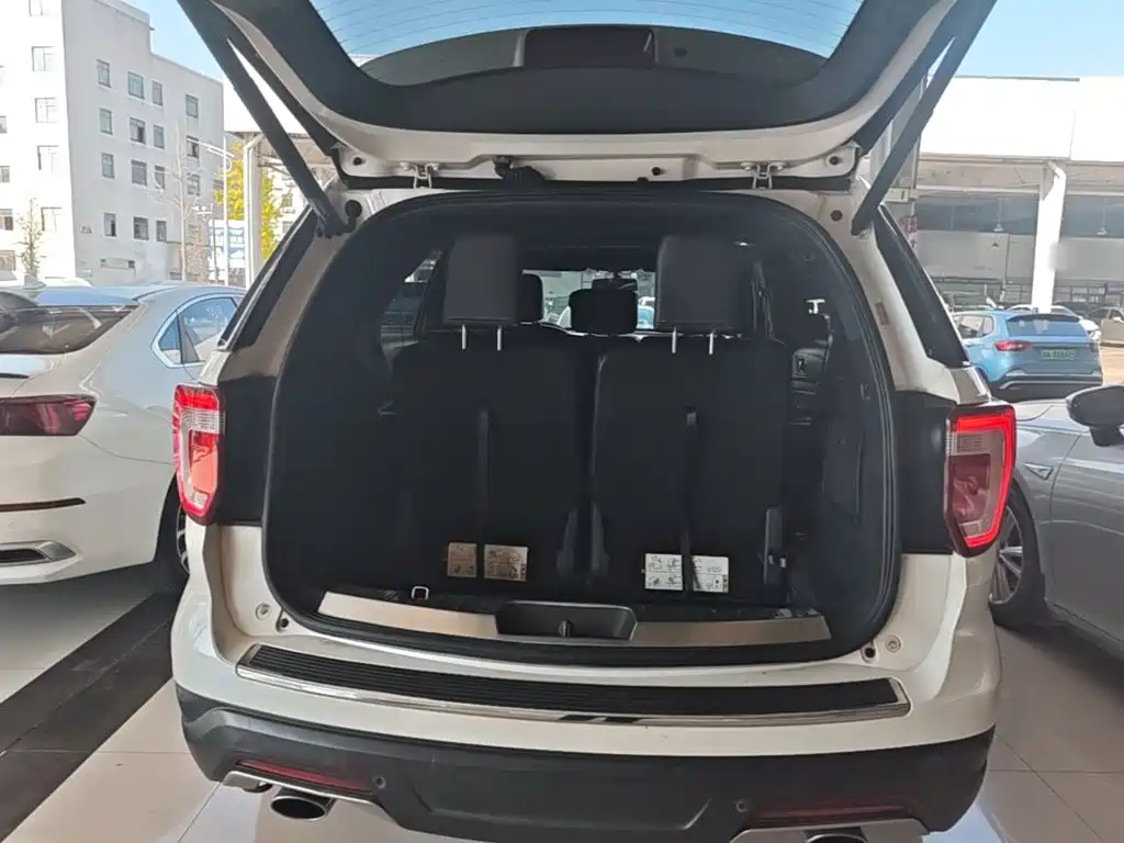 Ford Explorer (Import) — миниатюра 19