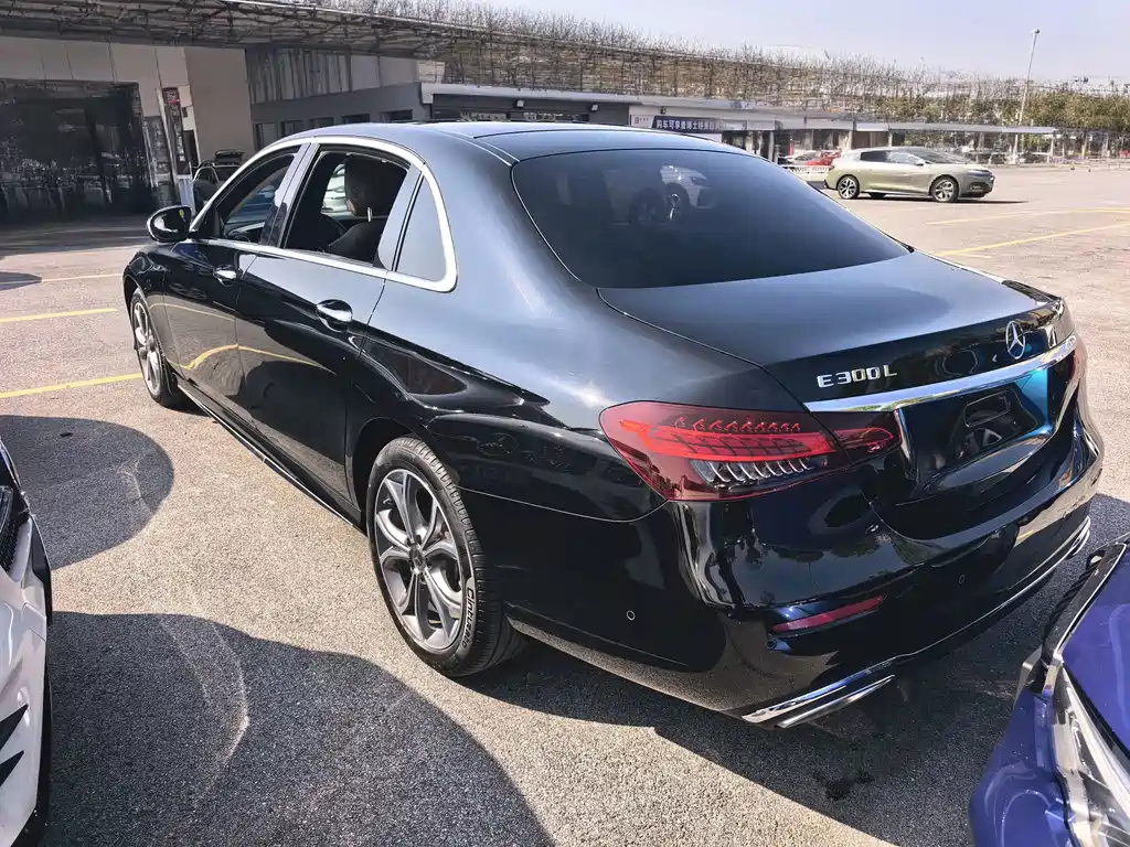 Mercedes-Benz E-Class — миниатюра 12