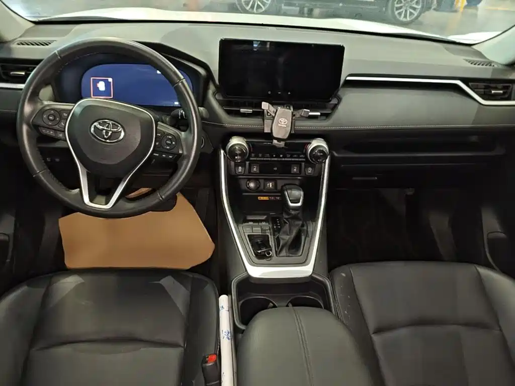 Toyota RAV4 — миниатюра 10