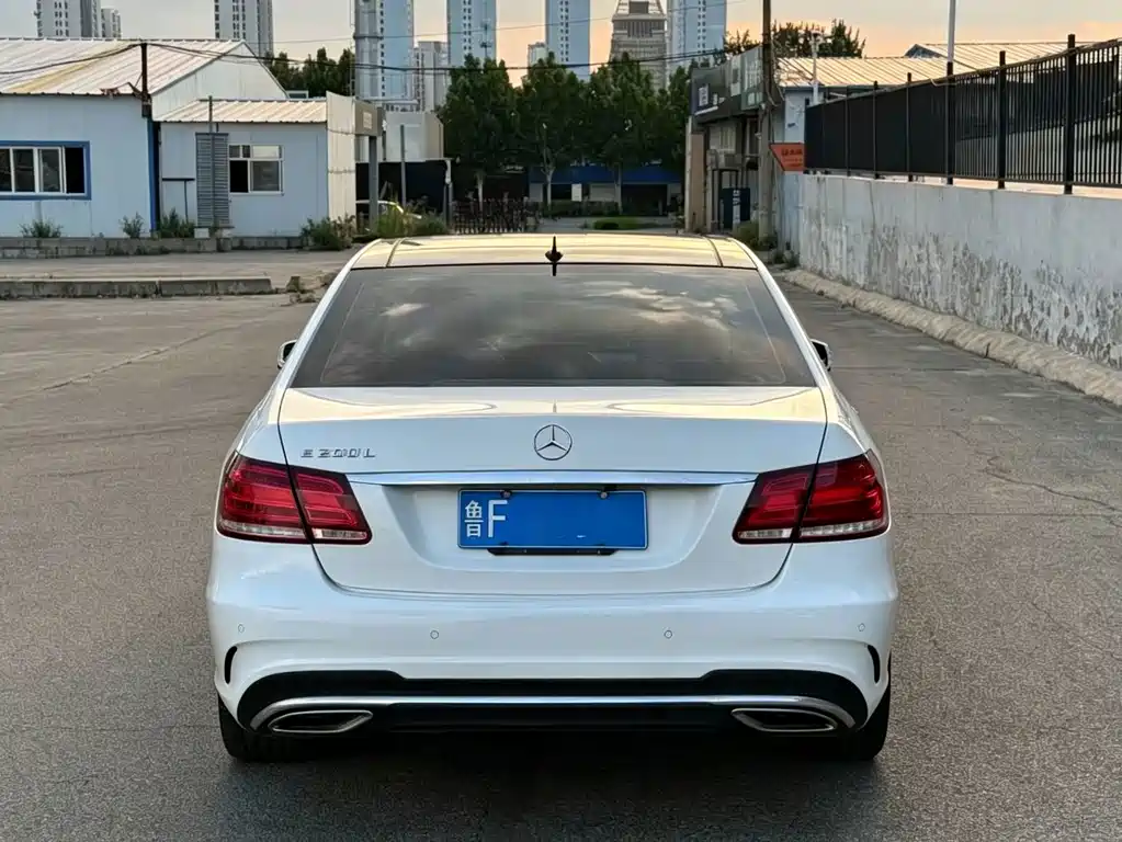 Mercedes-Benz E-Class — миниатюра 5