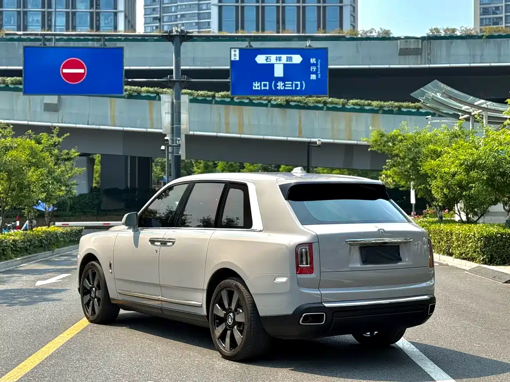 Rolls-Royce Cullinan 2018 мест