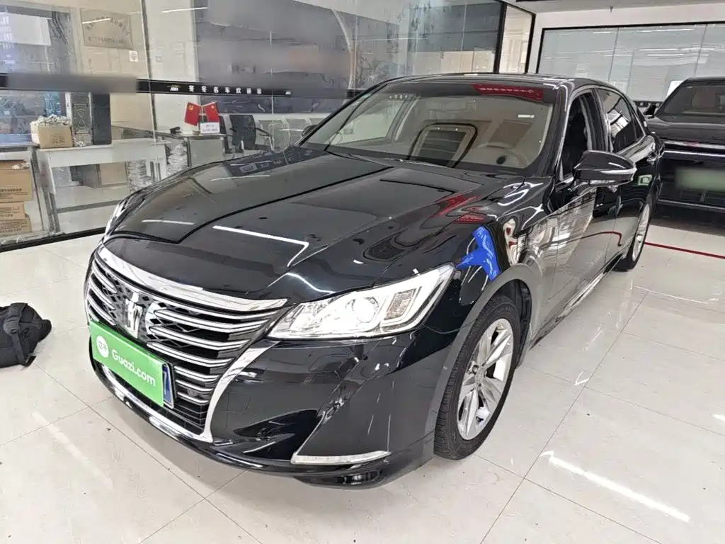 Toyota Crown — миниатюра 2