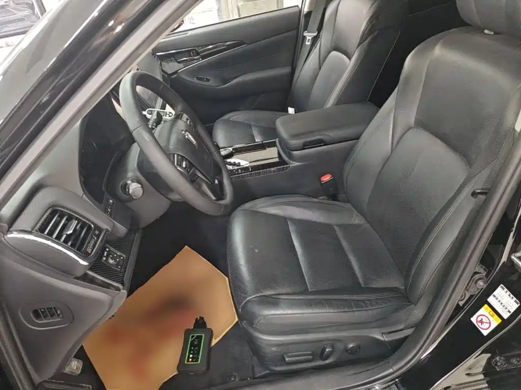 Toyota Crown — миниатюра 15
