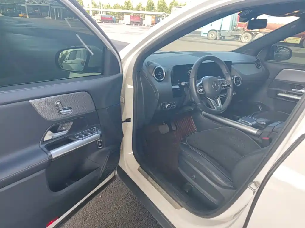 Mercedes-Benz GLA — миниатюра 16