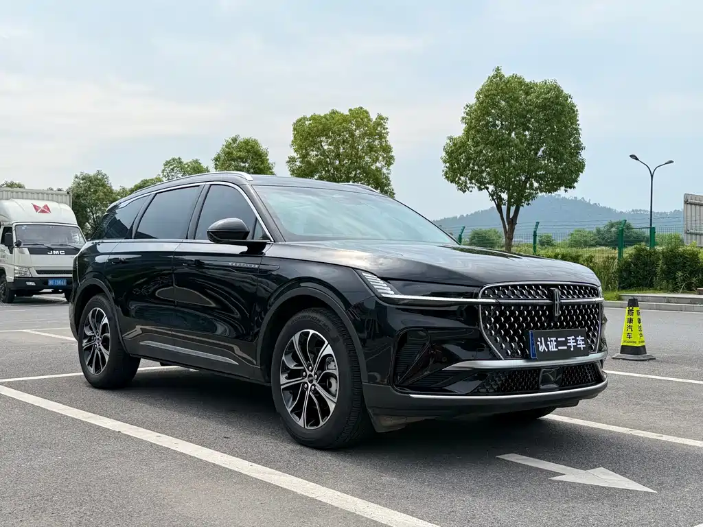 Lincoln Nautilus 2025 2.0T