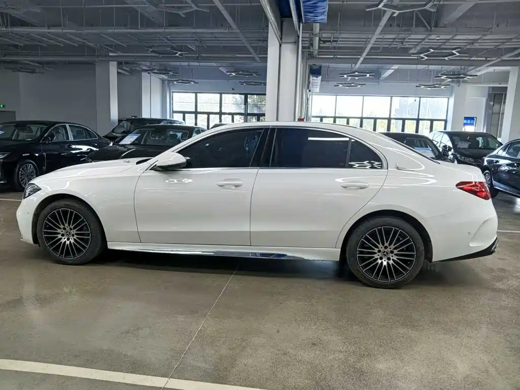 Mercedes-Benz C-Class — миниатюра 6