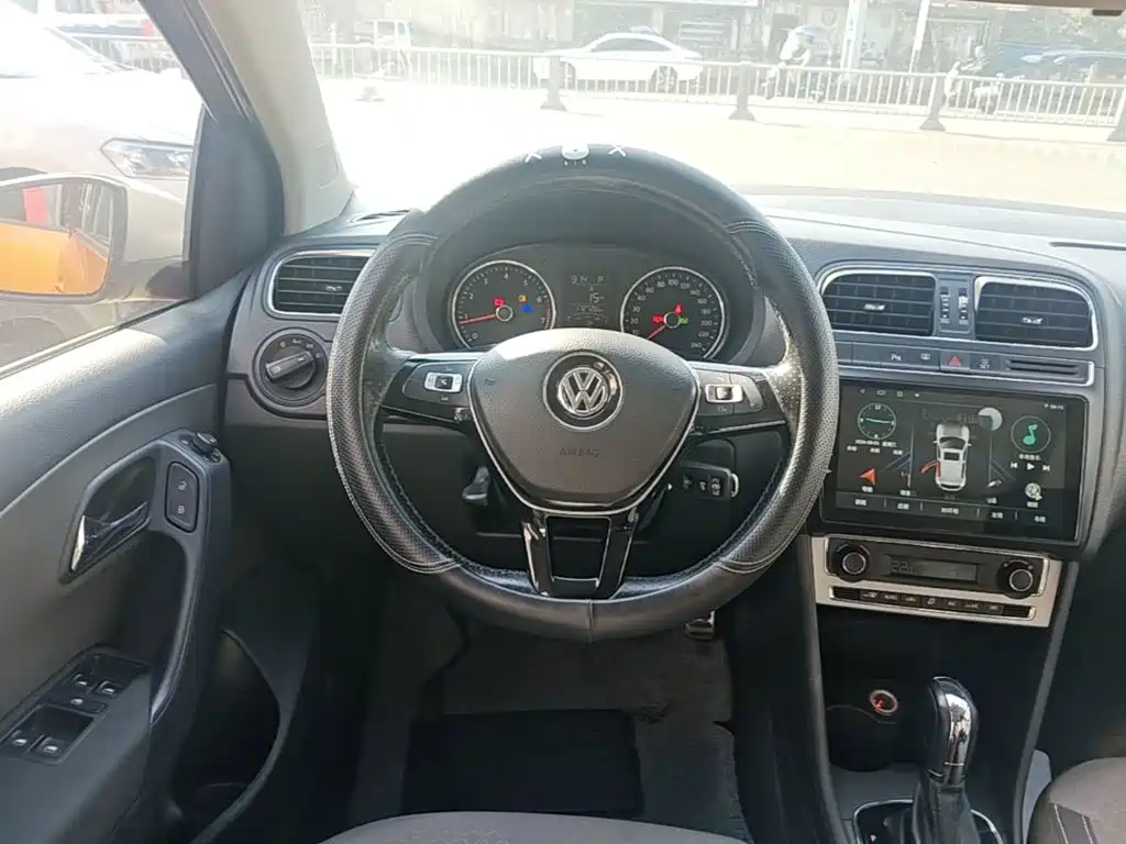 Volkswagen Polo — миниатюра 11
