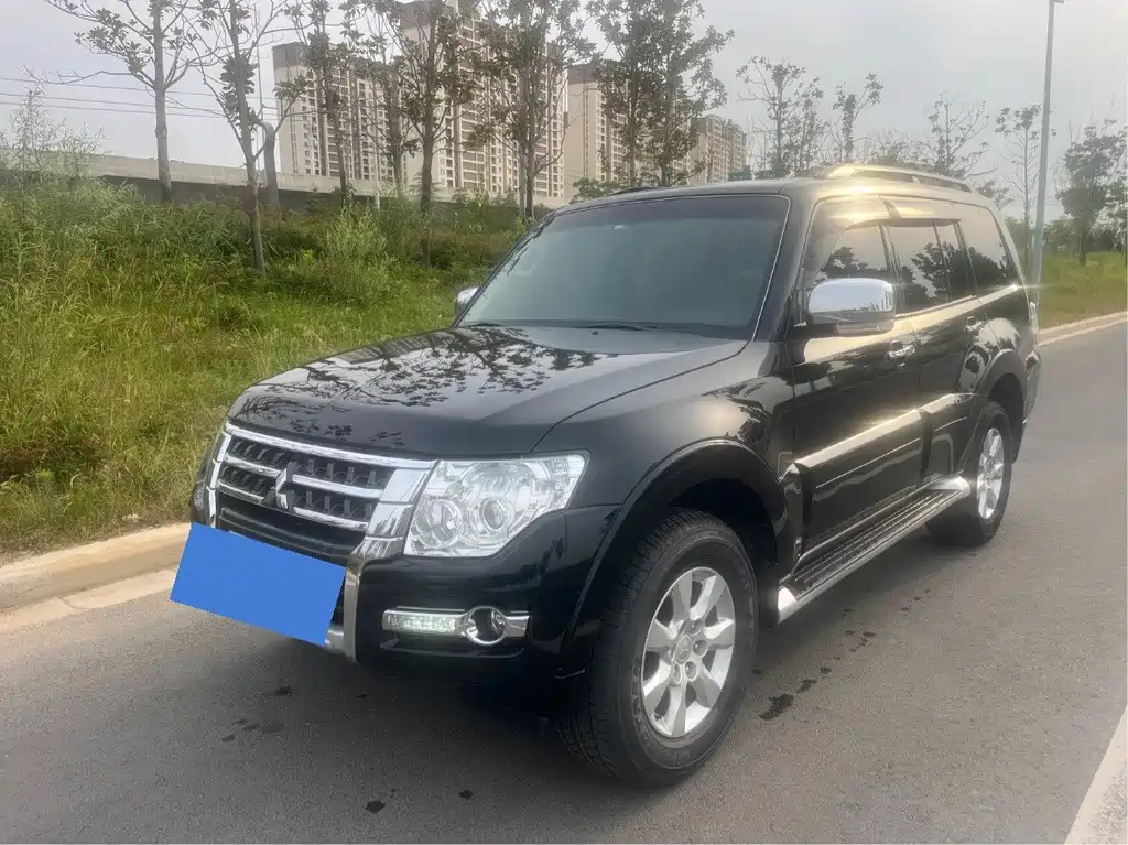 Mitsubishi Pajero (Import)