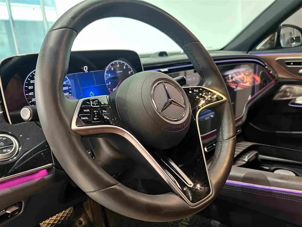 Mercedes-Benz E-Class — миниатюра 9