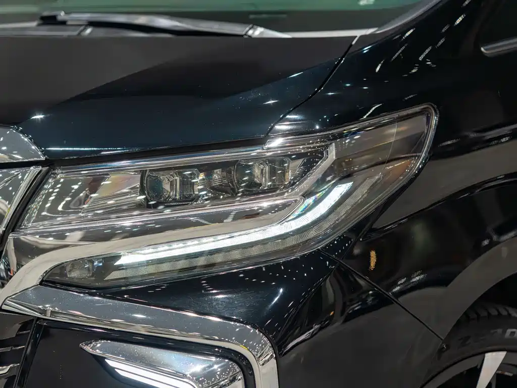 Toyota Alphard — миниатюра 6