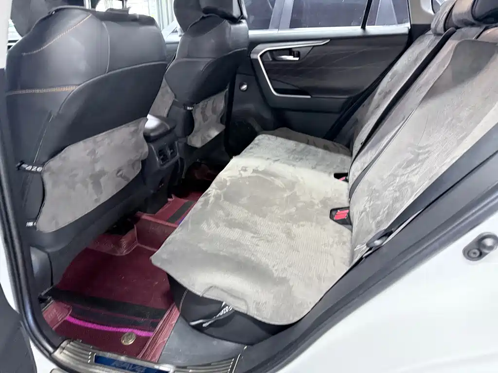 Toyota RAV4 — миниатюра 9